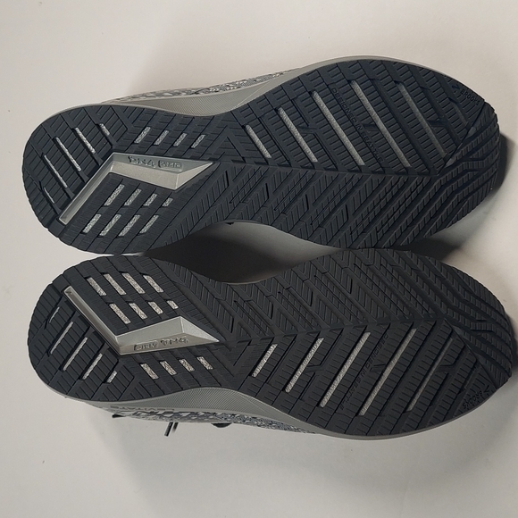 Brooks Women's Levitate 5 Neutral Running Shoe NEW IN BOX 9.5 - Picture 4 of 10